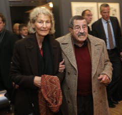 Günter Grass mit seiner Frau Ute Grunert bei einem Anlass 2012 in Lübeck. (Bild: Keystone)