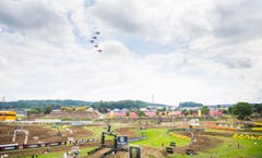Die Patrouille Suisse über dem Parcours des MXGP in Frauenfeld-Gachnang. (Bild: Andrea Stalder)