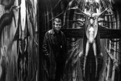 Ein wiederkehrendes Motiv im Schaffen Gigers: Menschliche Körper, die mit Maschinen verschmelzen. (Bild: Keystone)