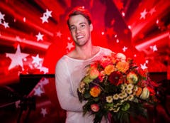 Ein glücklicher Jason Brügger - der Sieger der Talentshow ist um 100'000 Franken reicher. (Bild: Mirco Rederlechner (SRF))