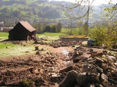 Der Bach schwemmte Steine und Sturmholz mit sich. (Bild: Feuerwehr Ebnat-Kappel)