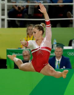 Giulia Steingruber bei einer Darbietung am Boden. (Bild: DMITRI LOVETSKY (AP))