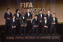 Die Fifa Top Elf des Jahres 2015 (von links): Thiago Silva, Luka Modric, Marcelo, Paul Pogba, Sergio Ramos, Neymar, Dani Alves, Lionel Messi, Andres Iniesta und Cristiano Ronaldo. (Bild: Keystone)