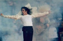 Platz 10: Michael Jackson. Der King of Pop war 1993 der erste Künstler, der die ganze Halbzeit-Show alleine bestreiten durfte. Die Zuschauerquoten schnellten in die Höhe. (Bild: RUSTY KENNEDY (AP))