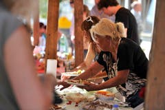 Die Standbetreiben liessen sich originelle Speisen einfallen für das Steckborner Stadtfest. (Bild: Reto Martin)