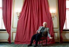 Im Januar 2012 posiert Joachim Fuchsberger für eine Fotoserie - Anlass: Die Vorstellung eines Films über sein Leben. (Bild: Keystone)