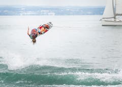 Wakeboard-Spektakel "Roughriderscup" in Romanshorn. Nachwuchstalent Jamie ist mit 13 Jahren schon sehr gut unterwegs. (Bild: Andrea Stalder)