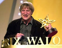 Mehrere Auszeichnungen gewann Dimitri für sein Schaffen, hier den Ehren-Prix-Walo für sein Lebenswerk 2001. (Bild: WALTER BIERI (KEYSTONE))