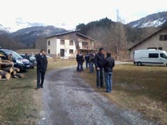 Aufregung pur im ansonsten beschaulichen französischen Dorf Le Vernet, nachdem die Germanwings-Maschine in der Nähe abgestürzt ist. (Bild: Keystone)