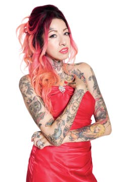 Piercerin und Tattoo-Model Tasha (27) aus dem Kanton Zürich liess sich mit 15 ihr erstes Tattoo stechen. (Bild: 3+)