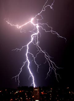 Rathaus St.Gallen unter Strom (Bild: Kay Appenzeller)