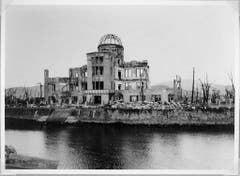 Dieses Gebäude steht noch heute so in Hiroshima. Nur 160 Meter entfernt war das Zentrum der Explosion. Das Gebäude wurde in "Atombomben-Dom" umbenannt und ist heute ein Mahnmal. (Bild: Keystone)