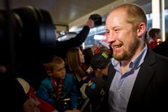 Captain Mathias Seger kann einen Tag nach der Finalniederlage wieder strahlen. (Bild: Keystone)