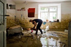 Diese Waschküche stand unter Wasser. (Bild: Keystone)