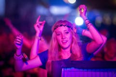 Diese Frau scheint den Auftritt von Paul Kalkbrenner sichtlich zu geniessen. (Bild: Benjamin Manser)