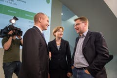 Gespräch unter SVP-Kollegen: Stefan Kölliker, Esther Friedli und Toni Brunner. (Bild: Michel Canonica)