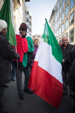 Nein, Italien ist nicht Weltmeister geworden - es geht um die drohende Schliessung des Konsulats in St.Gallen. (Bild: Luca Linder)