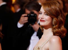 Da wusste sie noch nicht, dass sie für ihre Rolle in «La La Land» als Beste Hauptdarstellerin ausgezeichnet werden wird: Emma Stone bei ihrer Ankunft in Hollywood. (Bild: Paul Buck/Keystone)
