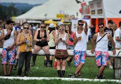 Wenigstens die Männer pflegen die Tradition des Partnerlooks. (Bild: Reto Martin)