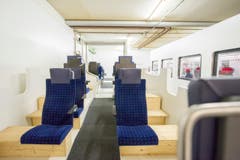 Die Maquette des Triebzugs "Giruno" von Stadler Rail in Bussnang. Der Hochgeschwindigkeitszug "Giruno" der SBB nimmt erste Formen an. Hersteller Stadler Rail hat zusammen mit der SBB ein 1:1 Holzmodell gebaut, um die verschiedenen Bereiche des neuen Zuges (Bild: Urs Bucher)