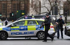 Firearms incident in the Westminister palace grounds and on Westminster Bridge (Bild: Keystone)