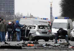 Spurensicherer am Unfallort. (Bild: Keystone)