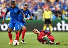 Dabei fehlte dem neuen Europameister fast im kompletten Spiel der wichtigste Mann. Ronaldo musste verletzungsbedingt schon früh ausgewechselt werden. (Bild: Keystone)
