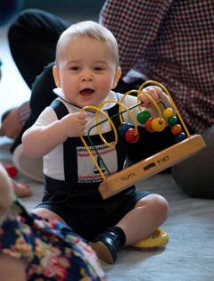 Der kleine Prinz ganz keck am 9. April 2014 beim Besuch in Neuseeland. (Bild: Keystone)