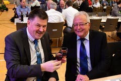 Bürgerpräsident Adrian Heer mit Ehrengast und SVP-Kantonsrat Willy Nägeli (Bild: Werner Lenzin)
