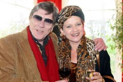 Unter den Gästen: Sänger Polo Hofer mit seienr Ehefrau Alice, an der Verleihung des Schweizer Kleinkunstpreises 2009 in Thun. 16.4.08, André Häfliger - für Seite 2 und Zisch (Bild: André Häfliger (Neue LZ))
