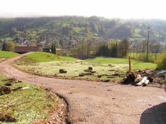 Mit der Sonne am nächsten Tag scheint alles halb so schlimm, doch die Aufräumarbeiten der Verwüstungen werden noch einige Tage dauern. (Bild: Feuerwehr Ebnat-Kappel)