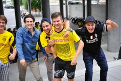 Fans vor dem Match. (Bild: Ralph Ribi)