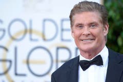 Auch mit Fliege macht David Hasselhoff eine gute Figur. (Bild: Keystone)