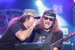 Eingespieltes Duo: Marc Storace und Chris von Rohr von Krokus. (Bild: Donato Caspari)