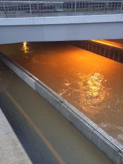 Die Unterführung in Sulgen ist neu ein Fluss. (Bild: Matthias Kohn)