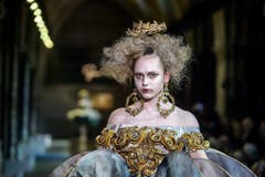 Guo Pei - Runway - Paris Women Fashion Week F/W 2017/18 (Bild: Keystone)