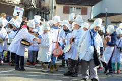 Buben und Mädchen der Gruppe „Köche“ der 2. Klasse des Schulhauses Paul Reinhart (Bild: Rudolf Steiner)