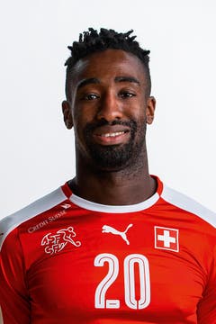 Johan Djourou: 3. Ist der Unsicherheitsfaktor in der Schweizer Mannschaft. Sieht bei beiden Gegentoren schlecht aus. (Bild: Keystone)