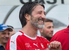 Murat Yakin hatte trotz des Regenwetters Spass. (Bild: Andrea Stalder)