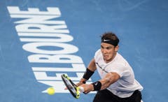 epa05758513 Rafael Nadal of Spain in action against Roger Federer of Switzerland during their Men's Singles final match at the Australian Open Grand Slam tennis tournament in Melbourne, Victoria, Australia, 29 January 2017. EPA/FILIP SINGER (Bild: Keystone)