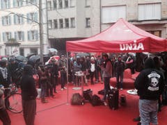 Die Linken demonstrierten auf dem roten Platz. (Bild: Ralph Ribi)