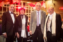 An der Operetten-Premiere dabei: Philipp Müggler (Gesamtleitung Operette Sirnach), der Thurgauer Grossratspräsident Ulrich Müller (Zweiter von rechts) mit Ehefrau Therese, Dirigent Martin Baur. (Bild: Benjamin Manser)