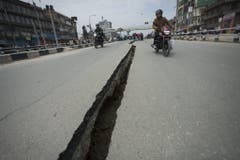 CRACK IN THE ROAD (Bild: Keystone)