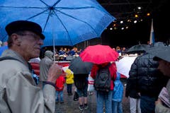 Dieser Mann liess sich vom Regen nicht abhalten. (Bild: Michel Canonica)