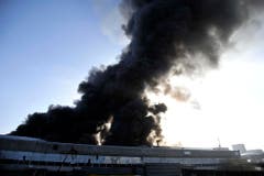 Grossbrand bei der Firma Tuchschmid in Frauenfeld. (Bild: Reto Martin)