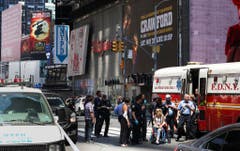 Vehicle strikes pedestrians in Times Square (Bild: Keystone)