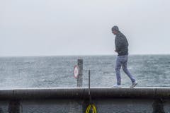 Sturmtief Burglind ist in Rorschach am Hafen deutlich spürbar. (Bild: Urs Bucher)