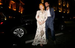 Ganz elegant: Westwood kommt mit Ehemann Andreas zur Eröffnung ihrer Boutique in Beirut im Oktober 2009. (Bild: Keystone)