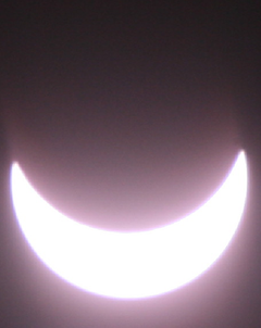 Partielle Sonnenfinsternis, 20.3.2015, 10.36 Uhr, in Bronschhofen aufgenommen. (Bild: Marco Rogozia/Leser)