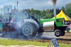 Sportklasse 2.5t: Ernst Engeli aus Affeltrangen (Green Muscle Machine Deutz 8006). (Bild: Nana do Carmo)